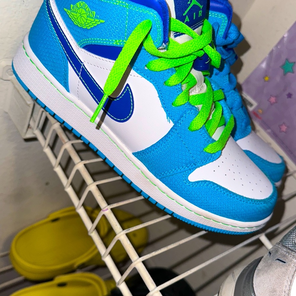 Nike mids worn once or twice